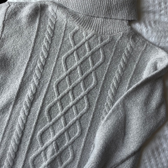 Turtle neck knit sweater - Picture 2 of 2